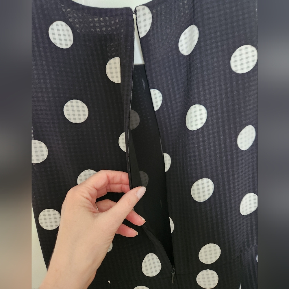 Ann Taylor Polka Dot Sleeveless Top - Black and White, Size 4 - Picture 4 of 9